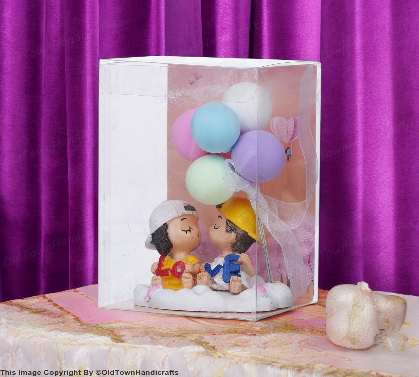 Cute Couple with Balloons Statue Romantic Showpiece Gift for Boyfriend Wife
