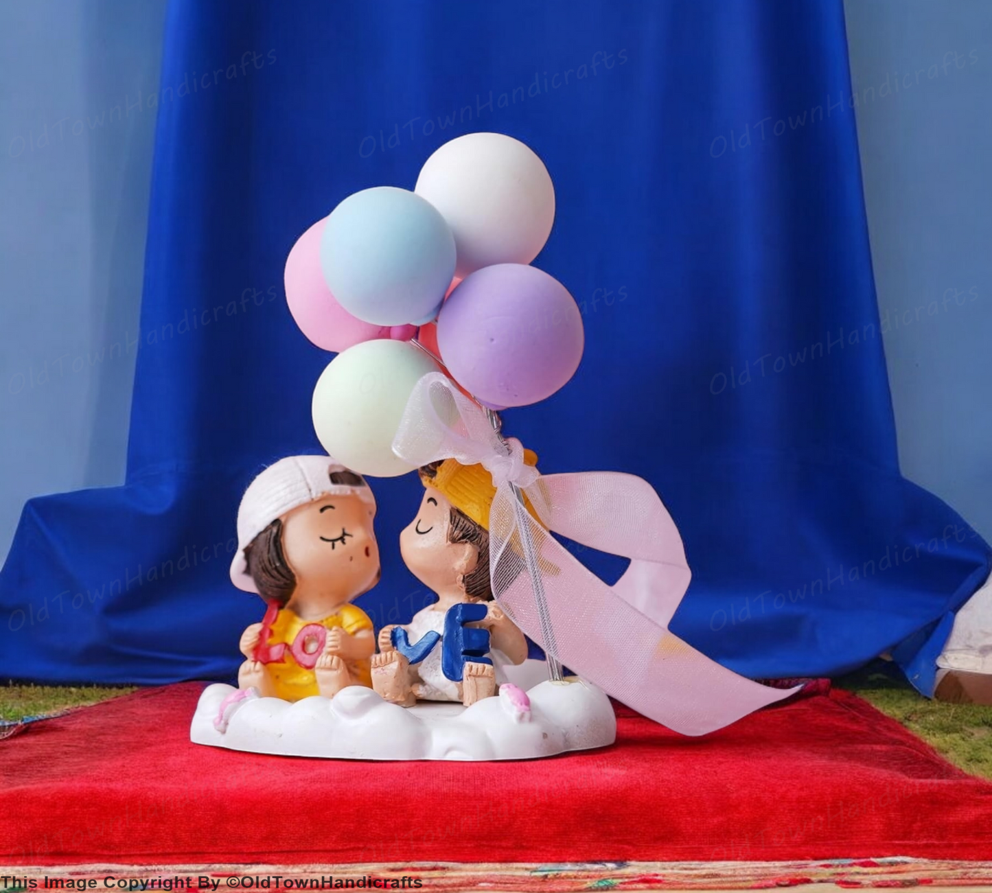 Cute Couple with Balloons Statue Romantic Showpiece Gift for Boyfriend Wife