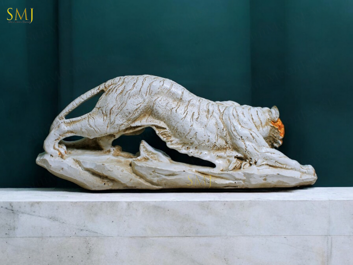 Resin Hunting Lion Statue Lion Realistic Concrete Finish Lion Home Decor Gift