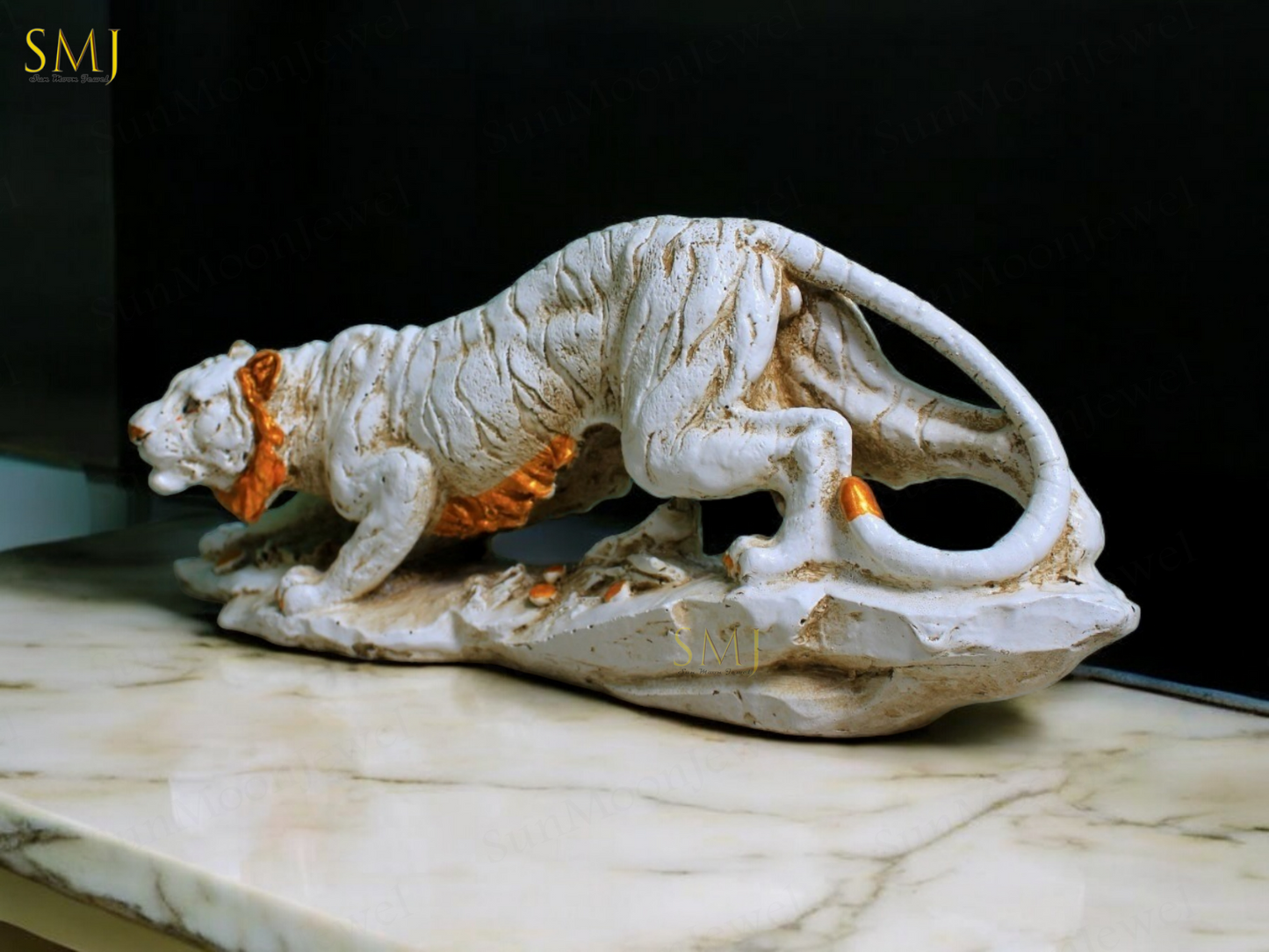 Resin Hunting Lion Statue Lion Realistic Concrete Finish Lion Home Decor Gift