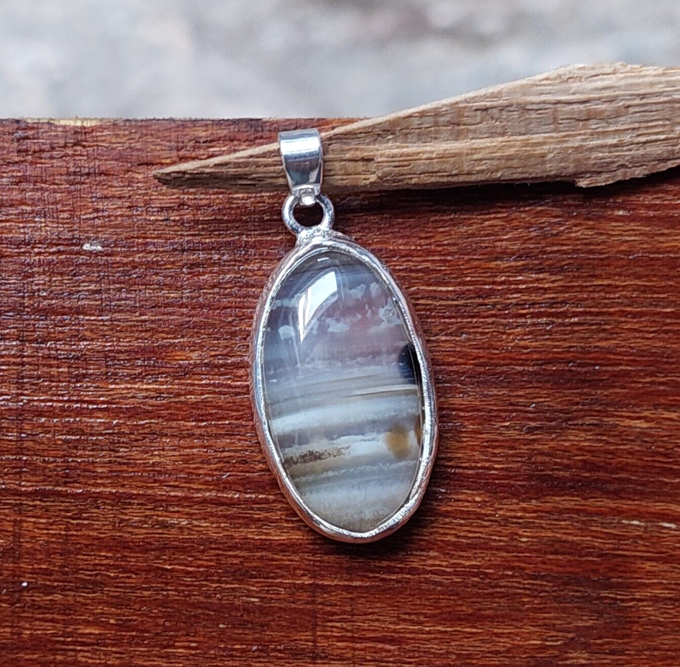Beautiful Gray Oval Banded Agate 925 Sterling Silver Handmade Pendant Necklaces