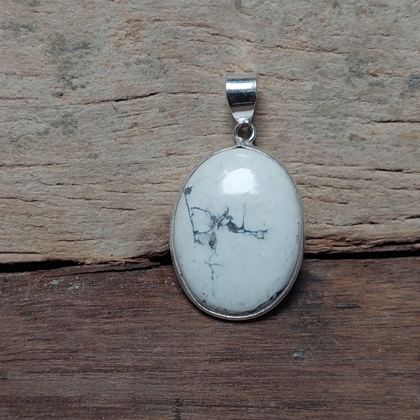 Amazing Oval White Howlite Bezel Pendant 925 Sterling Silver Bride Necklaces