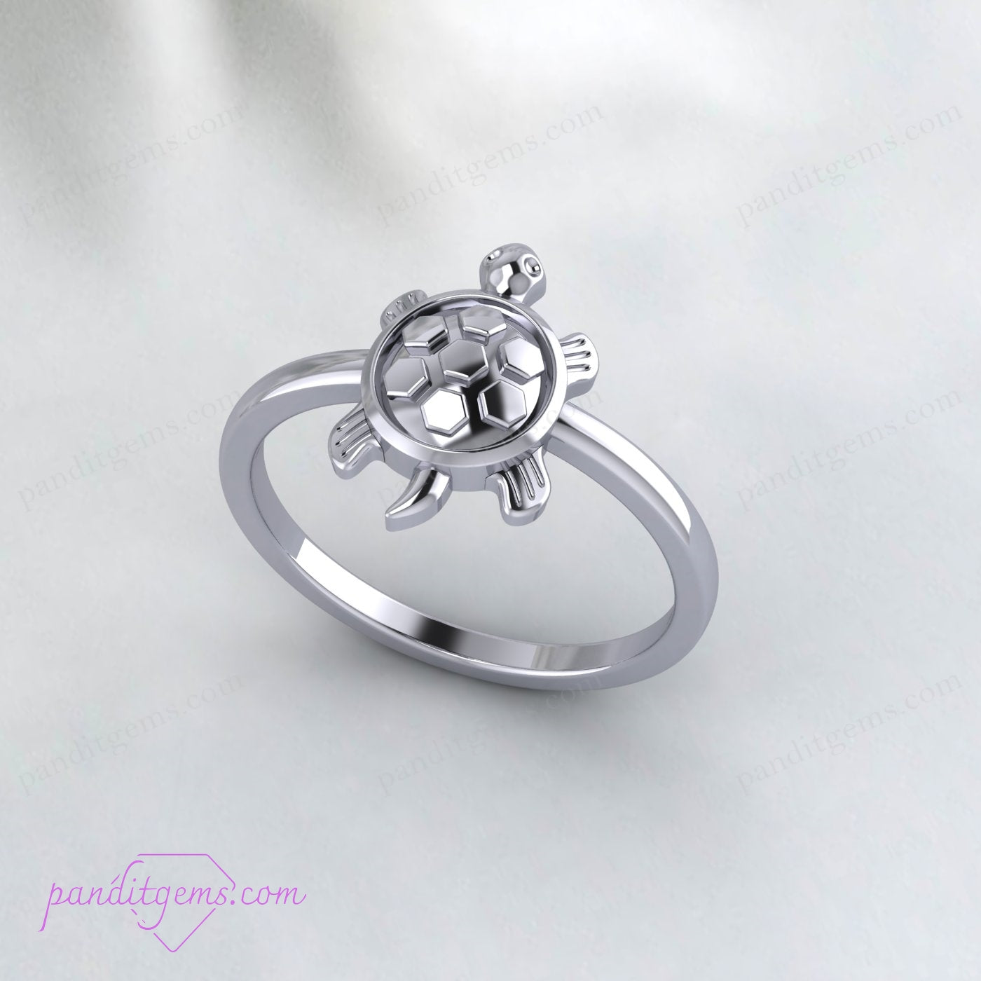 Elegant turtle ring in sterling silver, handcrafted to bring luck and longevity according to Feng Shui.