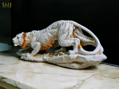 Resin Hunting Lion Statue Lion Realistic Concrete Finish Lion Home Decor Gift