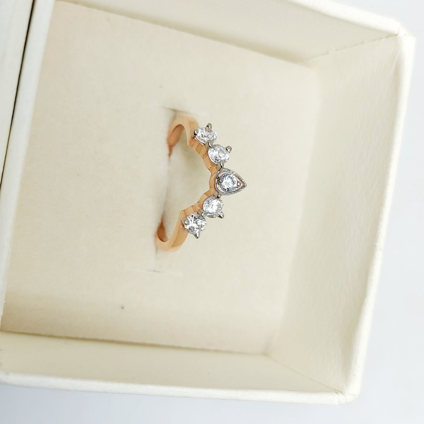 Natural 2mm Moissanite Band Chevron Shape 925 Sterling Silver Taerdrop For Women