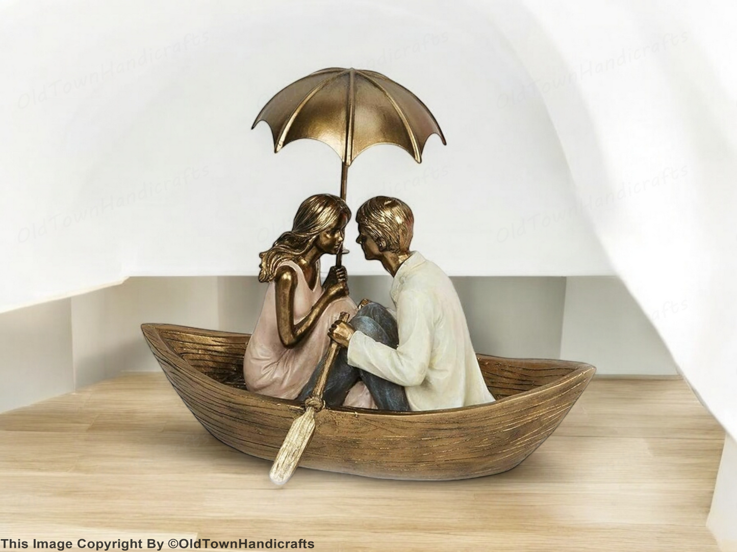 Polyresin Romantic Couple Boat Statue for Home Decor Gift for Loved Ones