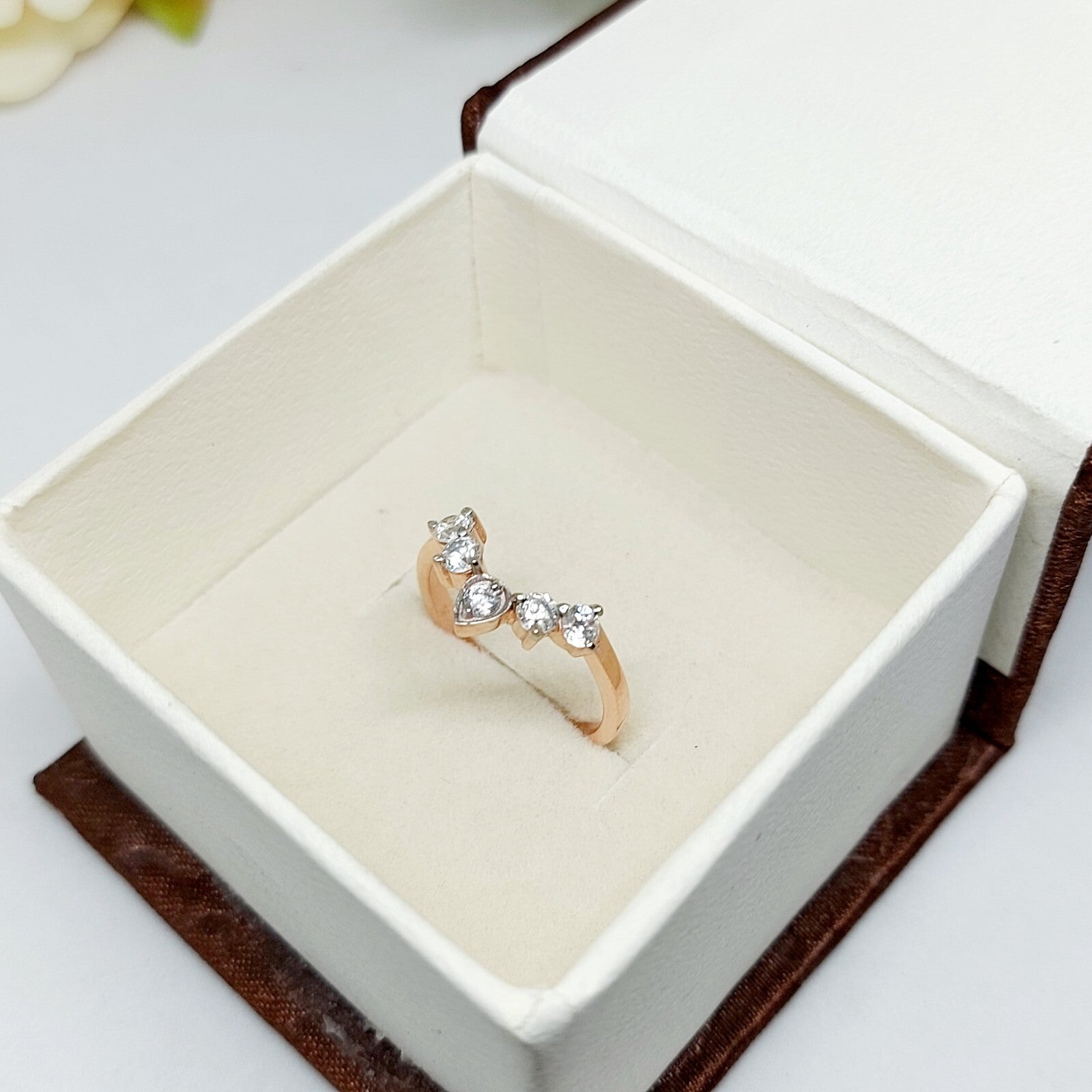 Natural 2mm Moissanite Band Chevron Shape 925 Sterling Silver Taerdrop For Women