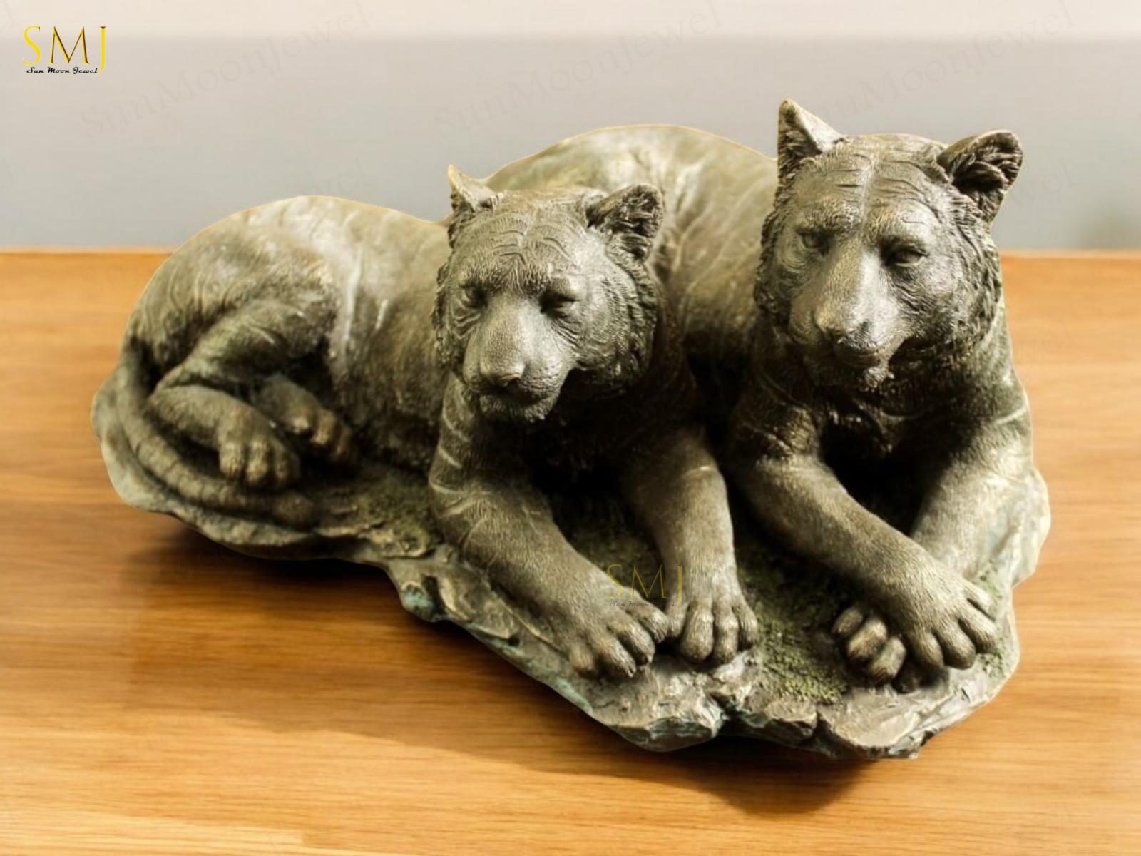 Tiger Couple Statue Polyresin Wild Animal Tiger Couple Decor for Home & Office