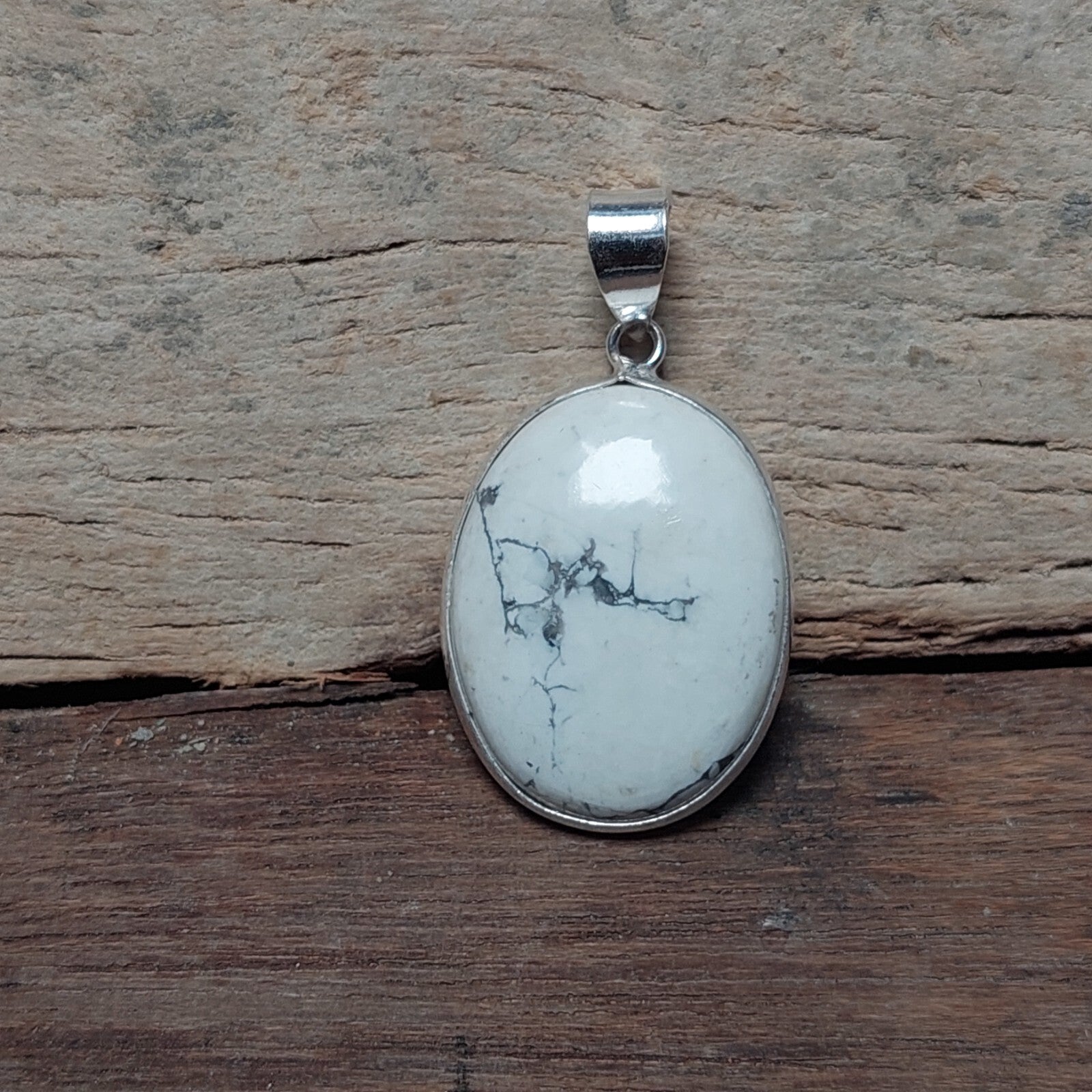 Amazing Oval White Howlite Bezel Pendant 925 Sterling Silver Bride Necklaces
