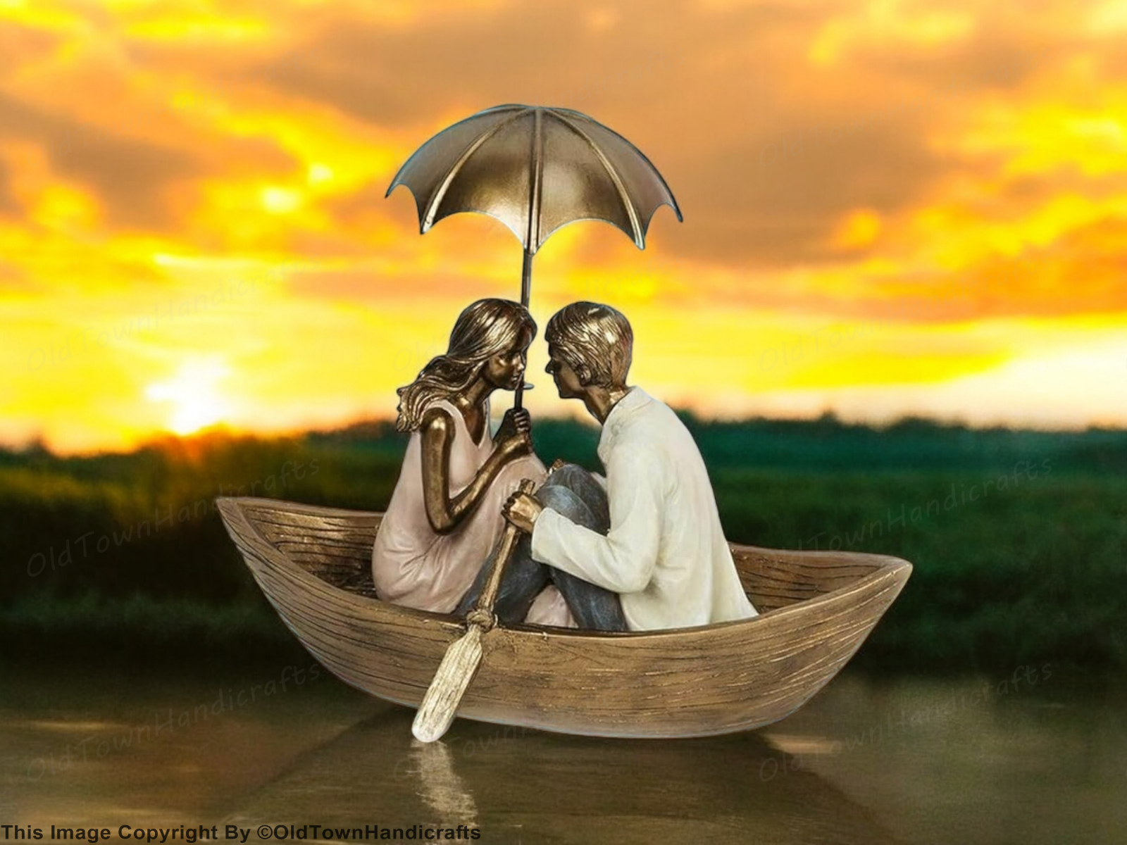 Polyresin Romantic Couple Boat Statue for Home Decor Gift for Loved Ones