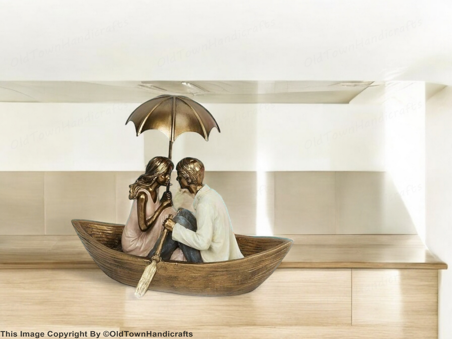 Polyresin Romantic Couple Boat Statue for Home Decor Gift for Loved Ones