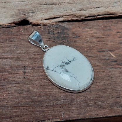 Amazing Oval White Howlite Bezel Pendant 925 Sterling Silver Bride Necklaces