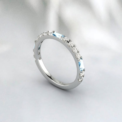 Baguette de topaze et demi-éternité de diamants - Bague de mariage en or 14 carats