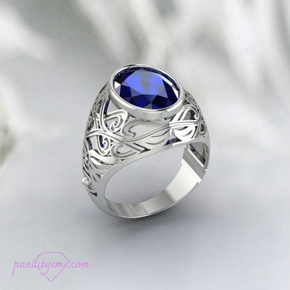 Close-up of a Vintage Ceylon Blue Sapphire Ring in 925 Sterling Silver, emphasizing the rich blue hue and detailed band.
