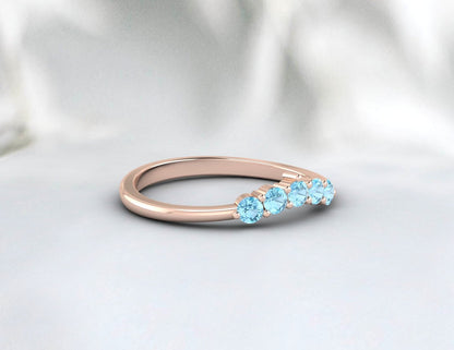 Dainty Aquamarine Chevron Wedding Band, Half Eternity Matching Band, 14K White Gold Micro Pave Anniversary Ring Cadeau de mariée pour son cadeau d’amour