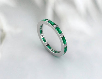 Bague d'empilage d'alliances en émeraude verte et moissanite baguette