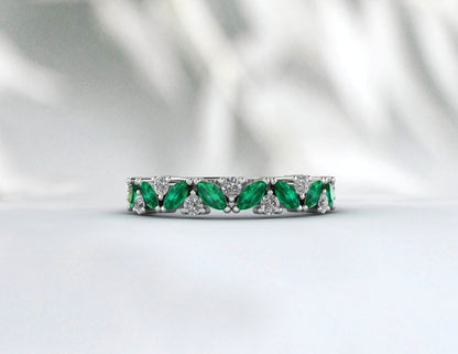 Vintage Emerald And Dimaond Wedding Ring Cluster Promise Ring