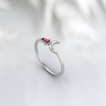 Moon conçoit une bague de promesse en argent avec pierre de naissance de juillet en rubis rouge