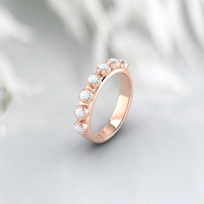 White Fire Opal Half Infinity Engagement Band propose un cadeau pour elle