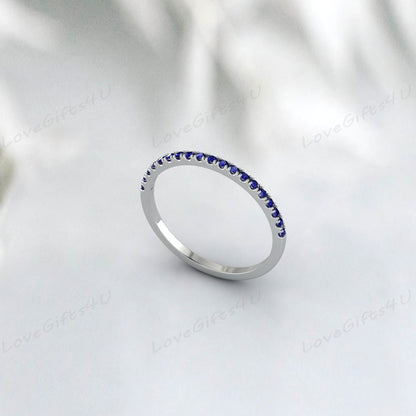 Bague d'anniversaire en argent avec bracelet d'éternité en saphir bleu